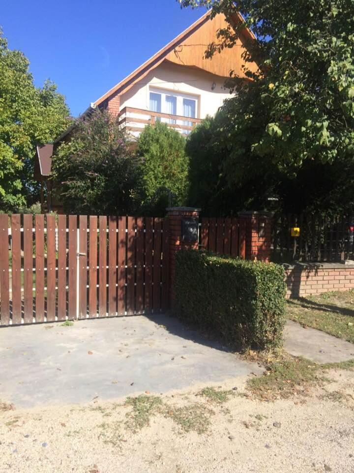 Ady Endre 9.A Apartamento Balatonfůzfő Exterior foto